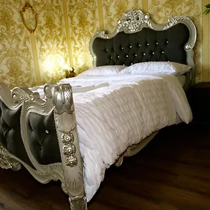 Stunningly Opulent Gold Near Sheffield Full Sky Tv Apartment Rotherham