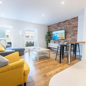 Modern Canal View Home, In Centre, Sleeps 8 Apartment Galway